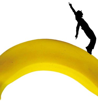 cadere su una buccia di banana